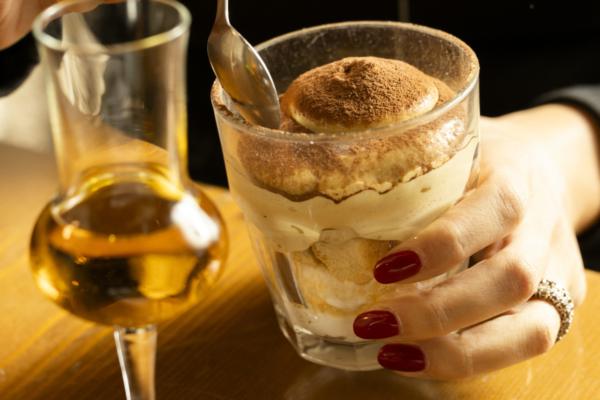 Tiramisù spumato con il sifone cacao e savoiardi Salerno Centro